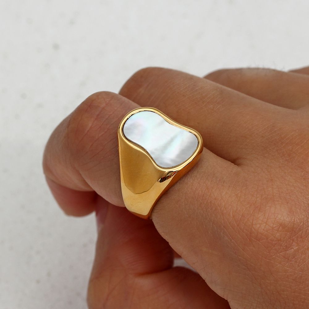 Eyra White Ring