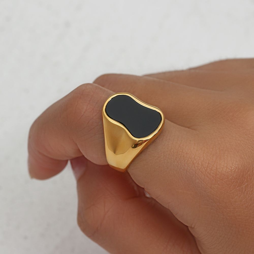 Eyra Black Ring